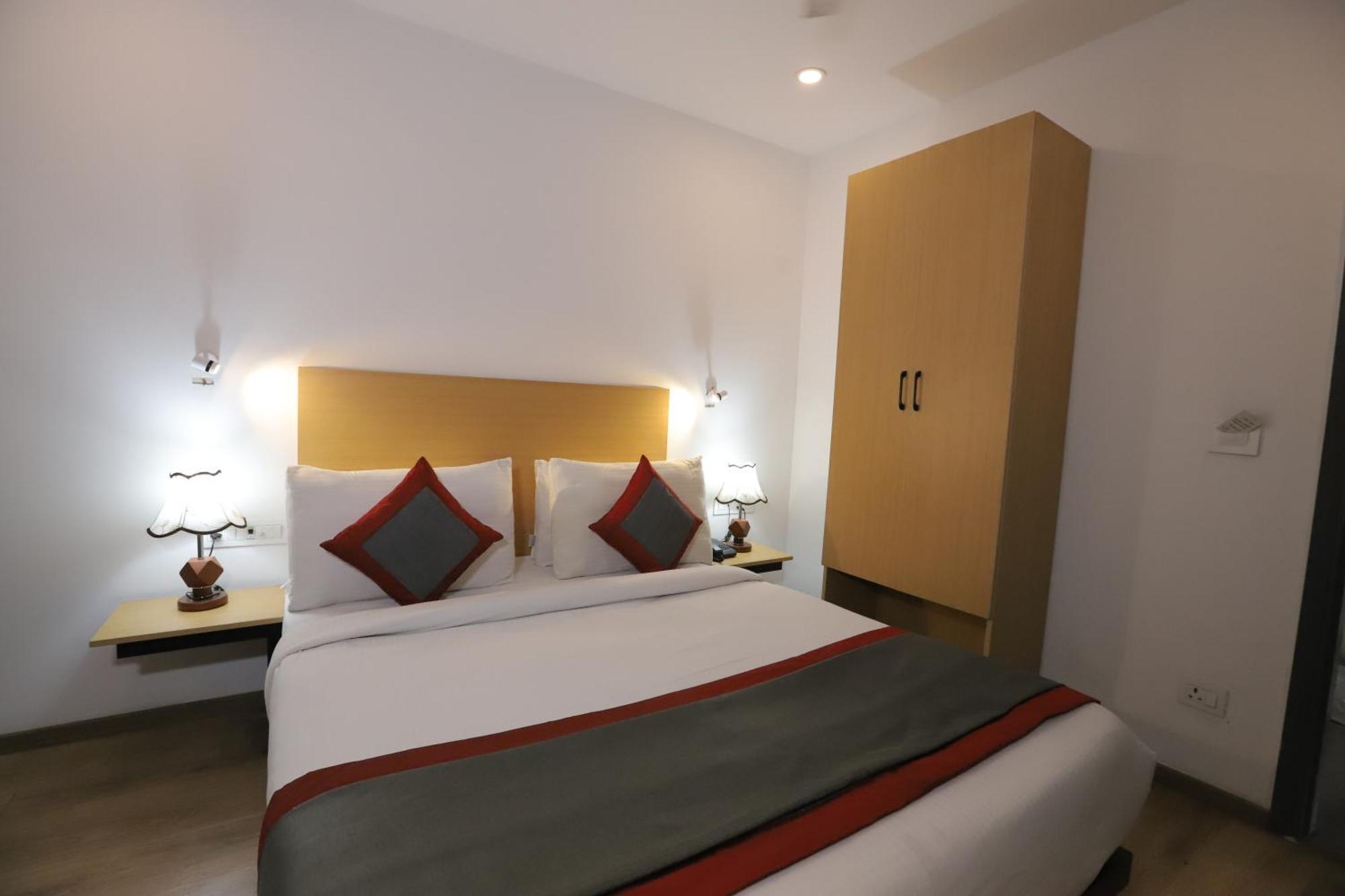 Qotel Hotel Ip Residency East Delhi Preet Vihar Ню Делхи Екстериор снимка