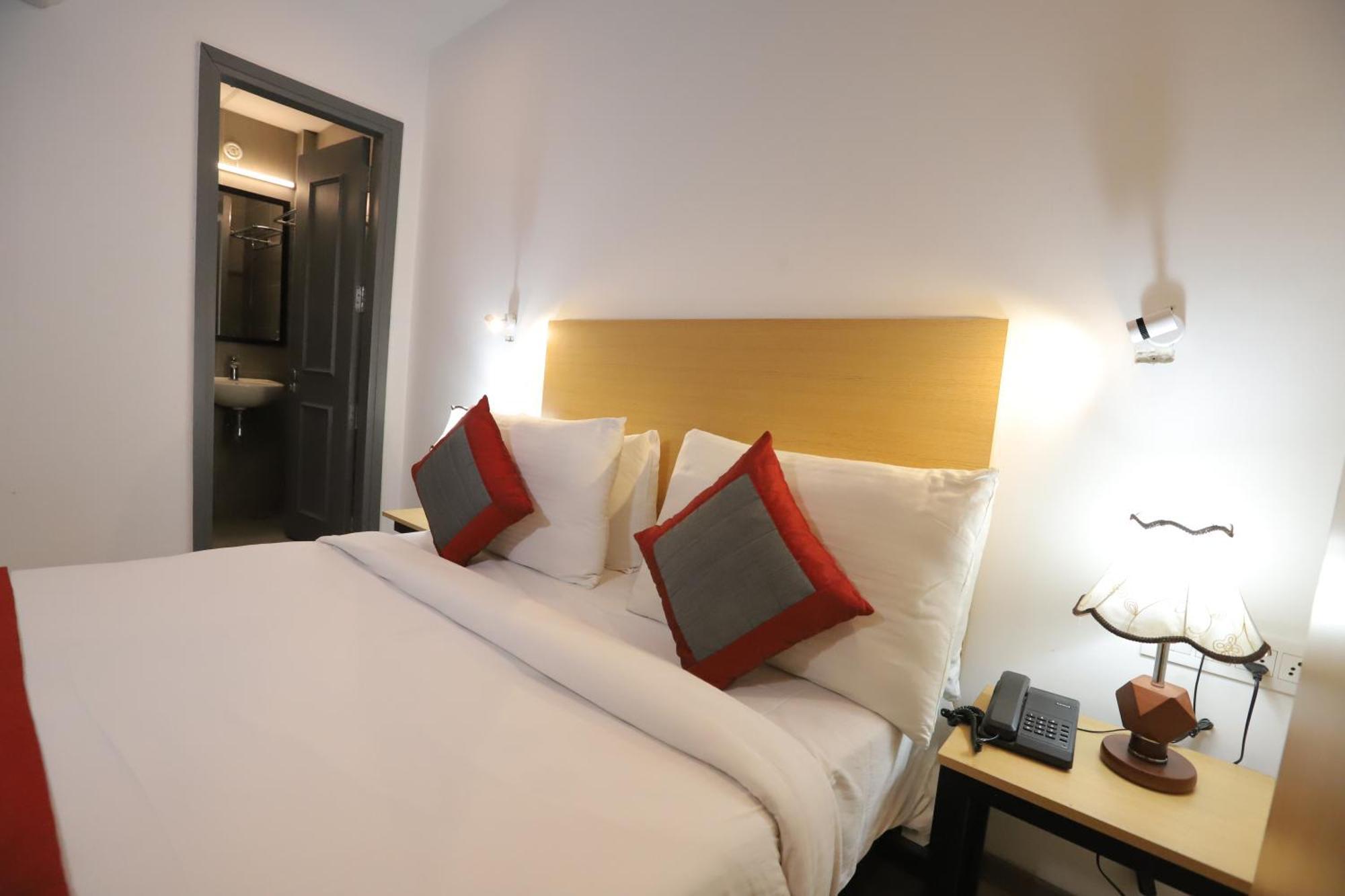 Qotel Hotel Ip Residency East Delhi Preet Vihar Ню Делхи Екстериор снимка