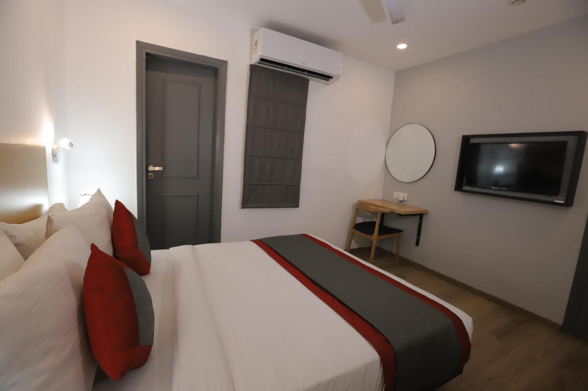 Qotel Hotel Ip Residency East Delhi Preet Vihar Ню Делхи Екстериор снимка