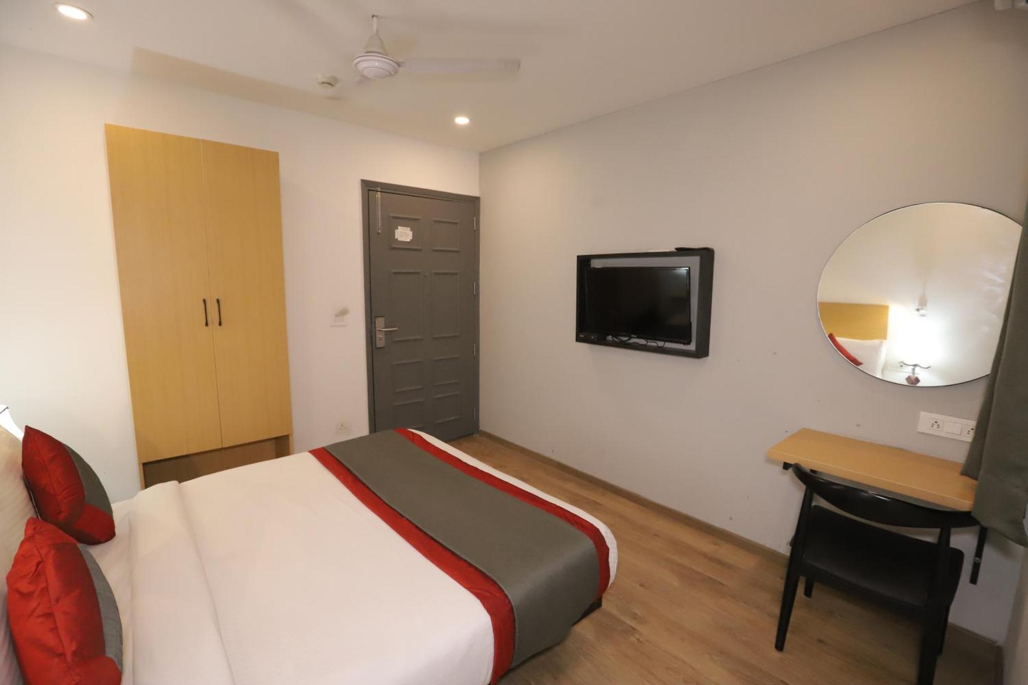 Qotel Hotel Ip Residency East Delhi Preet Vihar Ню Делхи Екстериор снимка