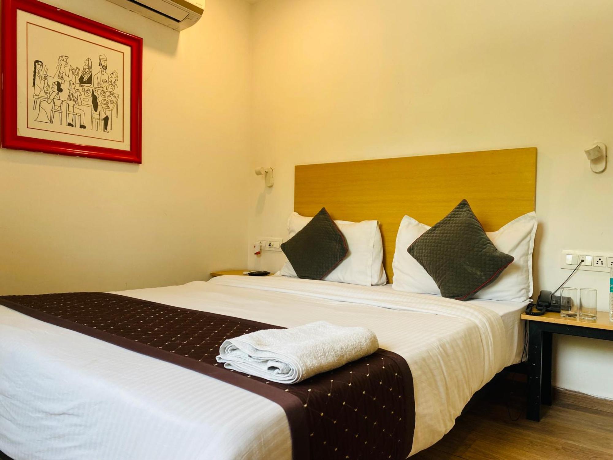 Qotel Hotel Ip Residency East Delhi Preet Vihar Ню Делхи Екстериор снимка